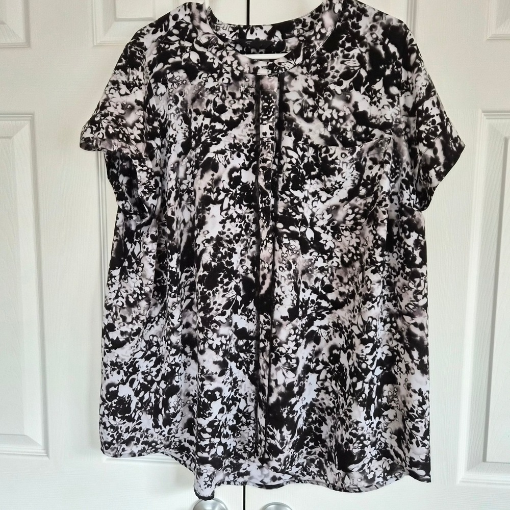 Simply Vera‎ Vera Wang 1X Black White Abstract Floral Button Front Blouse Goth